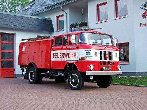 Bild 04.JPG - TLF 16 seit 1986 im Dienst der FF Schönheide/Erzg.
stationiert in der Kommandostelle Neuheide